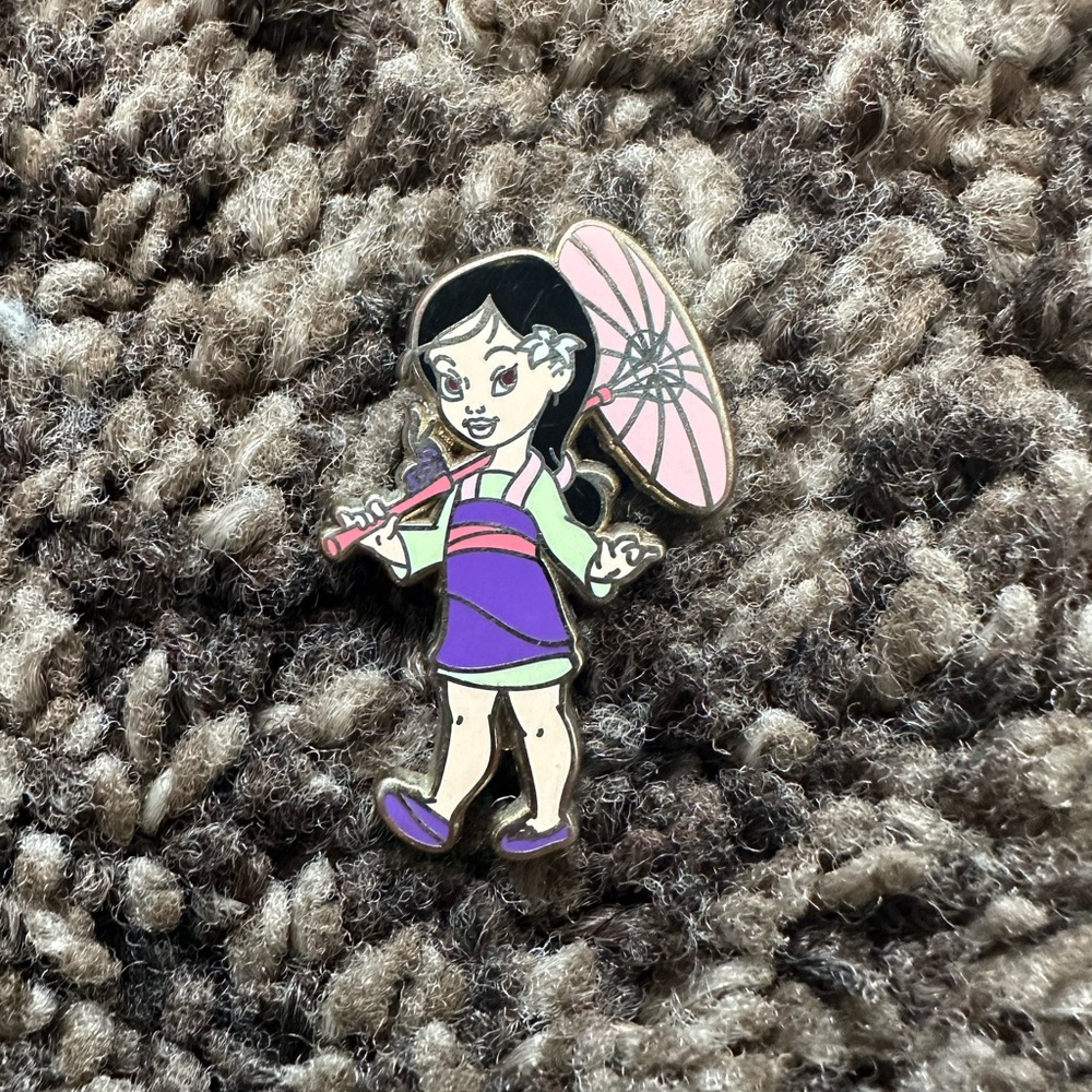 Disney Umbrella Baby Mulan Pin